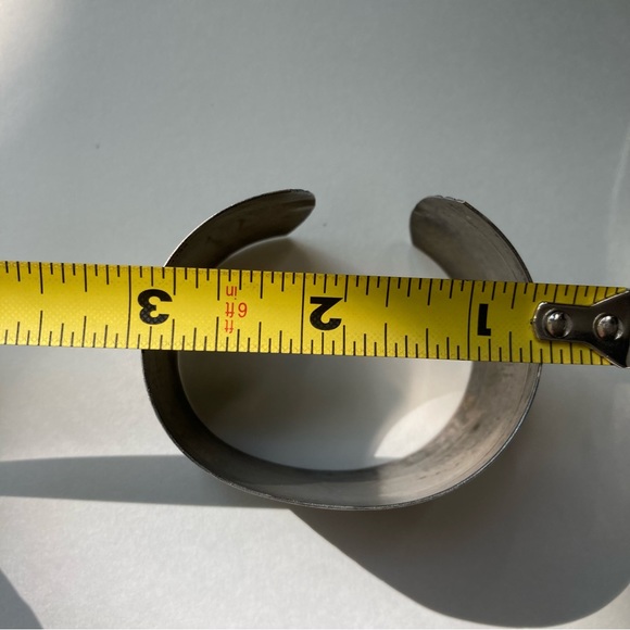 Vintage Kelly Waters Cuff Bracelet with Asian Scene - Picture 11 of 12